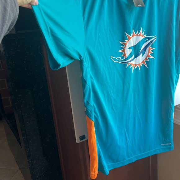 Men’s XL Miami Dolphins cool base short sleeve shirt. - Picture 3 of 8